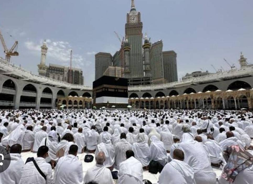 Pilgrims converge on Mount Arafat for day-long worship