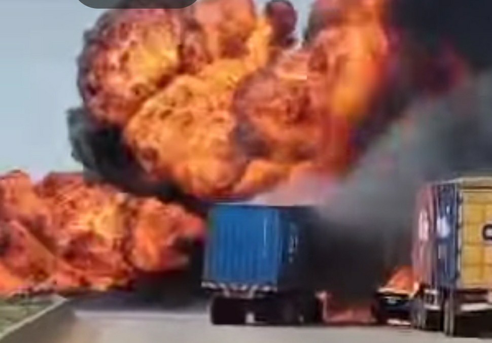 Two injured, vehicles burnt in tanker Explosion on Lagos-Ibadan Expressway