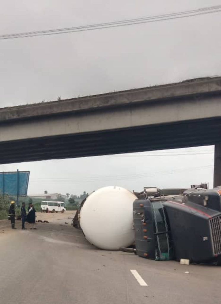 Ibadan: Tensions as tanker loaded with LPG summersaults