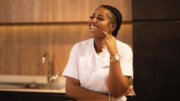 GWR: Hilda Baci begins cooking jollof rice in largest pot
