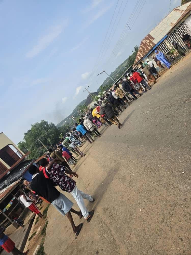 Kogi community protests killing of policemen, vigilante
