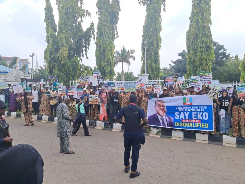 Ekiti APC members storm party headquarters over exclusion of Kayode Ojo from primary