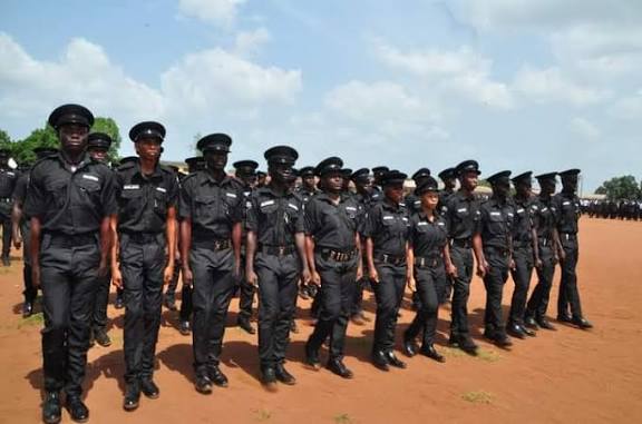 325 police officers graduate from counter-terrorism training