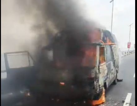 Bus catches fire on Third Mainland Bridge
