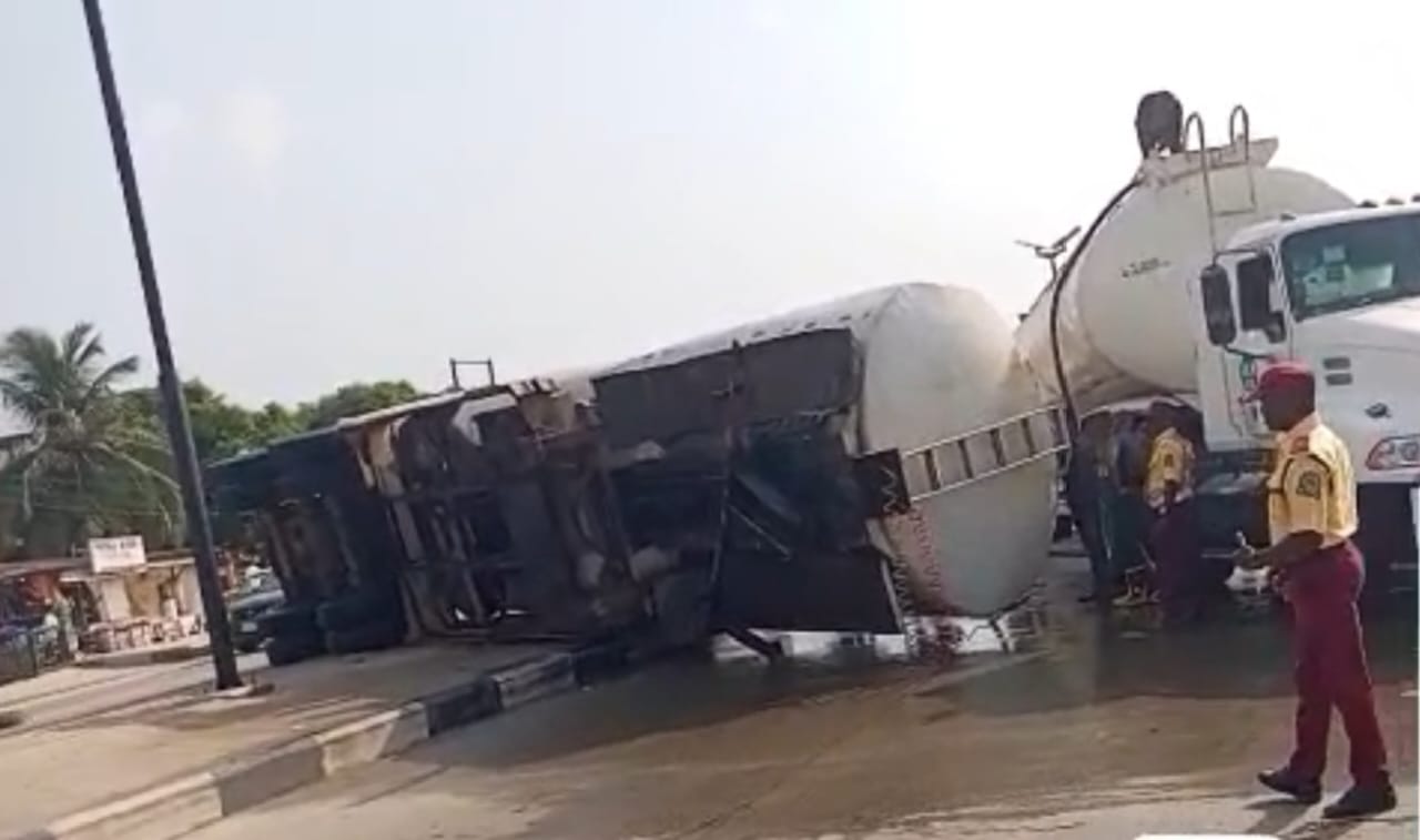 LASTMA averts midnight fire disaster as PMS tanker overturns on Lekki-Epe expressway