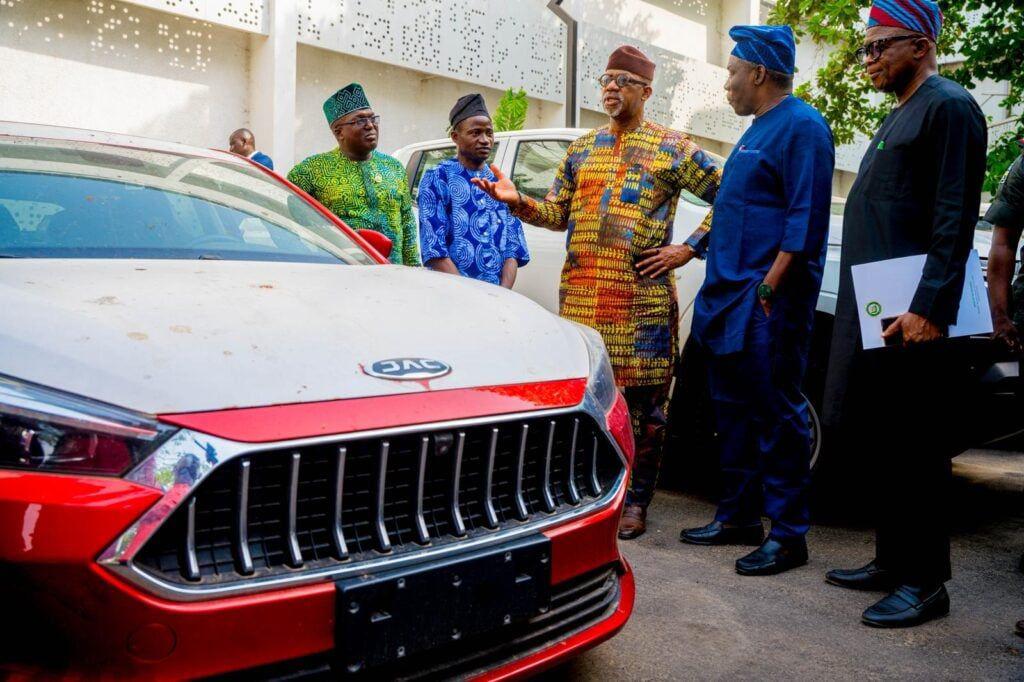 Abiodun gifts car to Nigeria’s best teacher